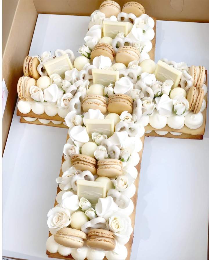 Cross cake pour baptême Corse